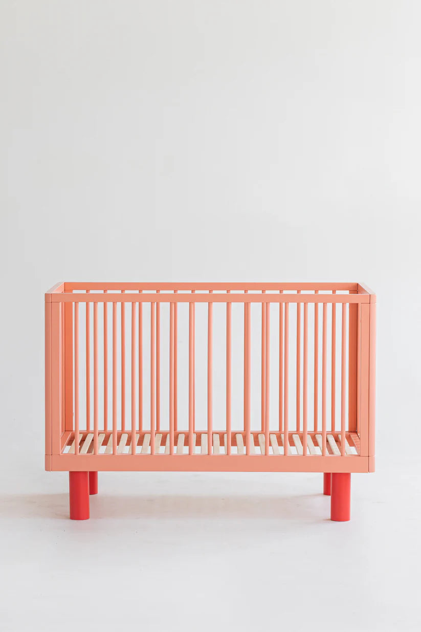 KARL & FRIC Ledikant Nox - Roze met rode poten - 60x120cm image 0