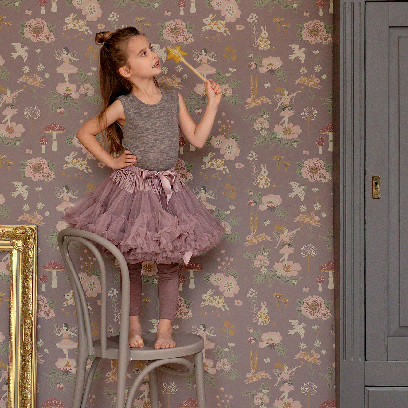 Majvillan Behang - Old Garden - Plum image 0