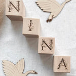 Gepersonaliseerde blokken met bloemenletters image 0