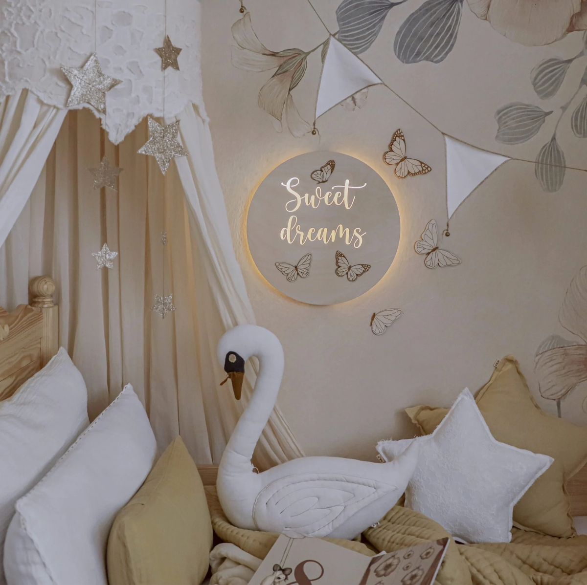 Houten Wandlamp met Vlinders en Naam image 2