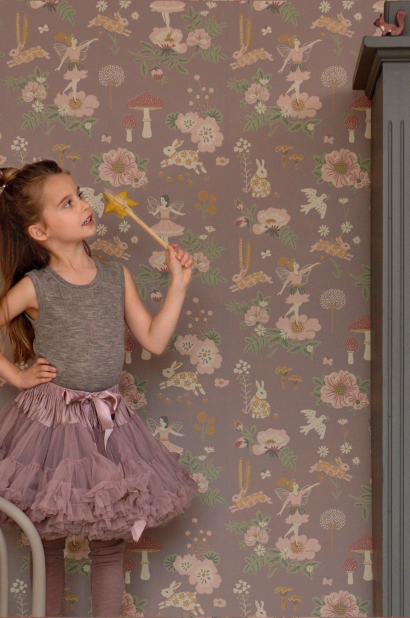 Majvillan Behang - Old Garden - Plum image 2