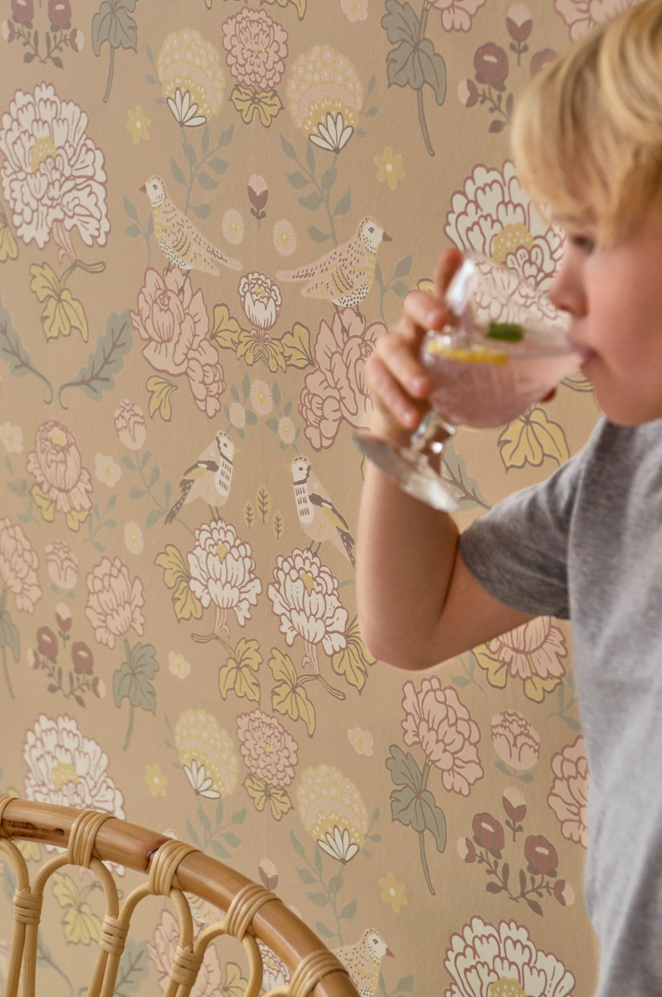 Majvillan Behang - June - Honey Beige image 5