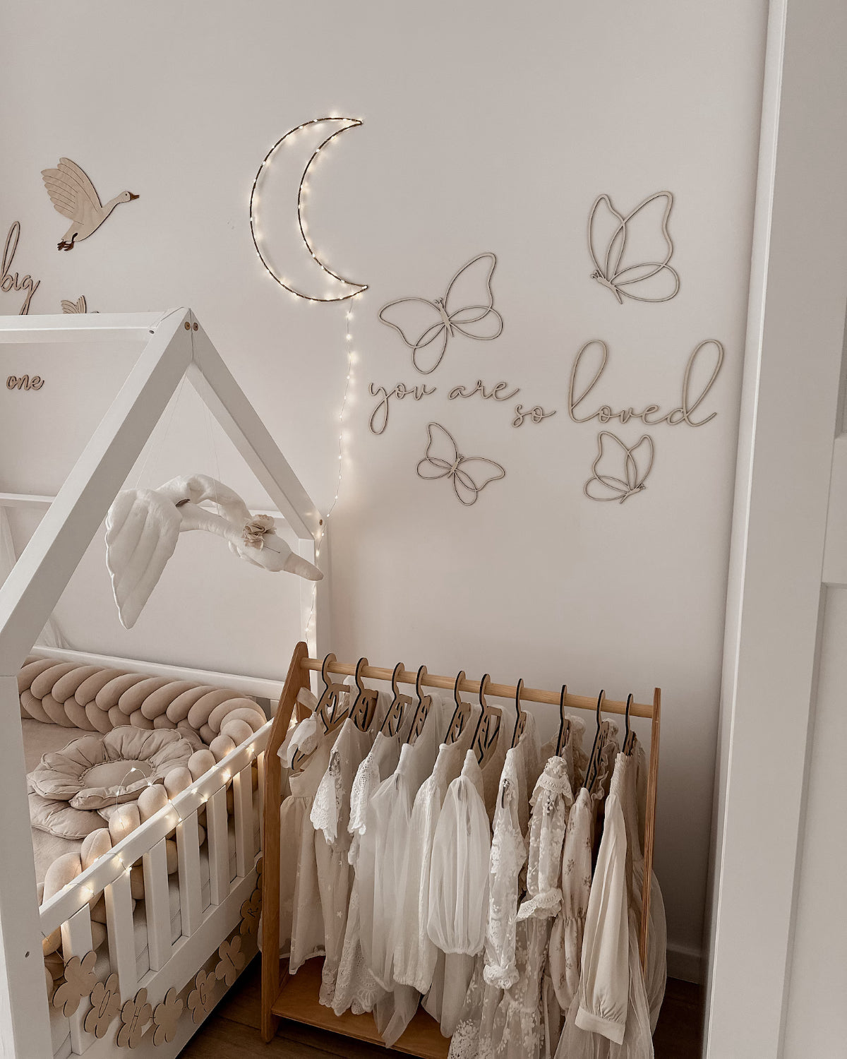 Houten Vlinders Muurdecoratie "You Are So Loved" image 1