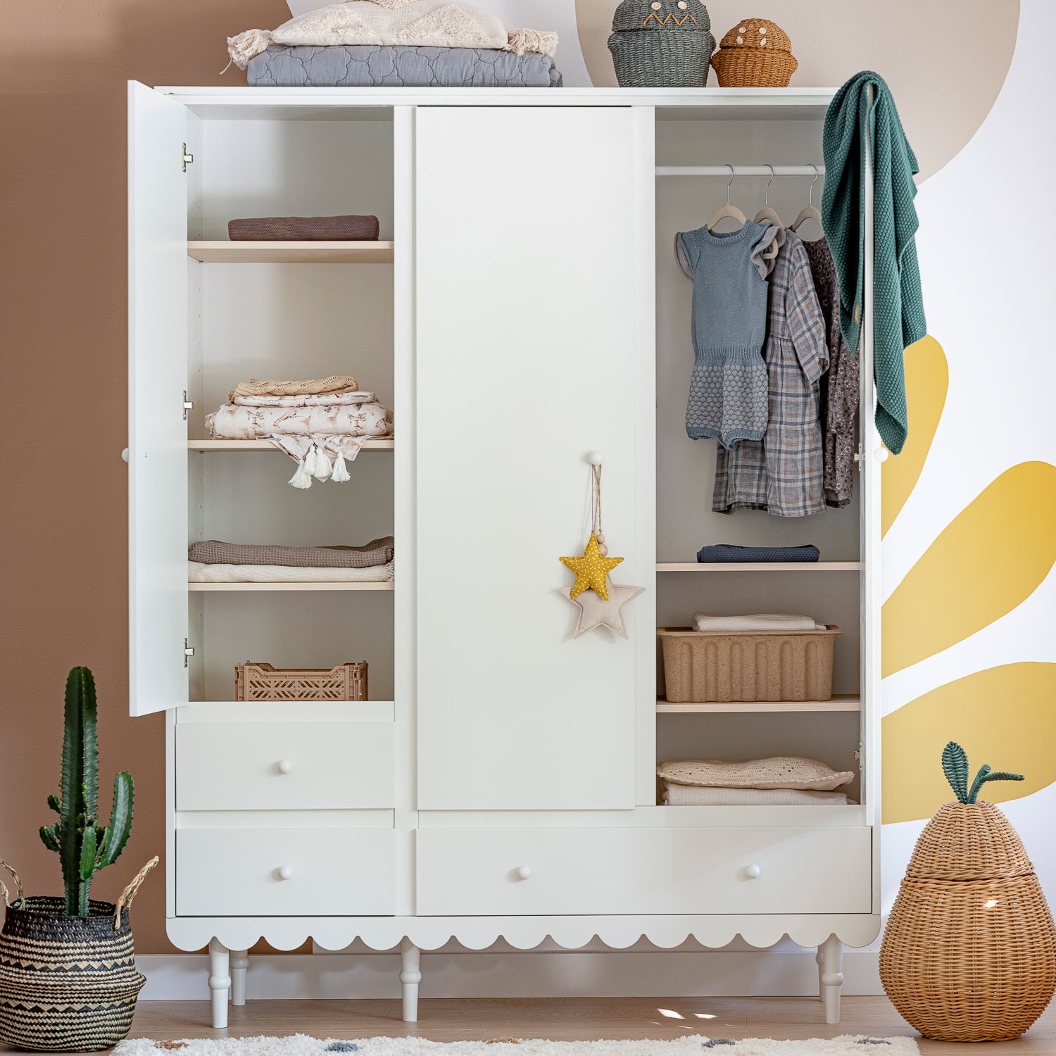 Wood Luck Kledingkast Babushka 3 Deurs - Wit image 1