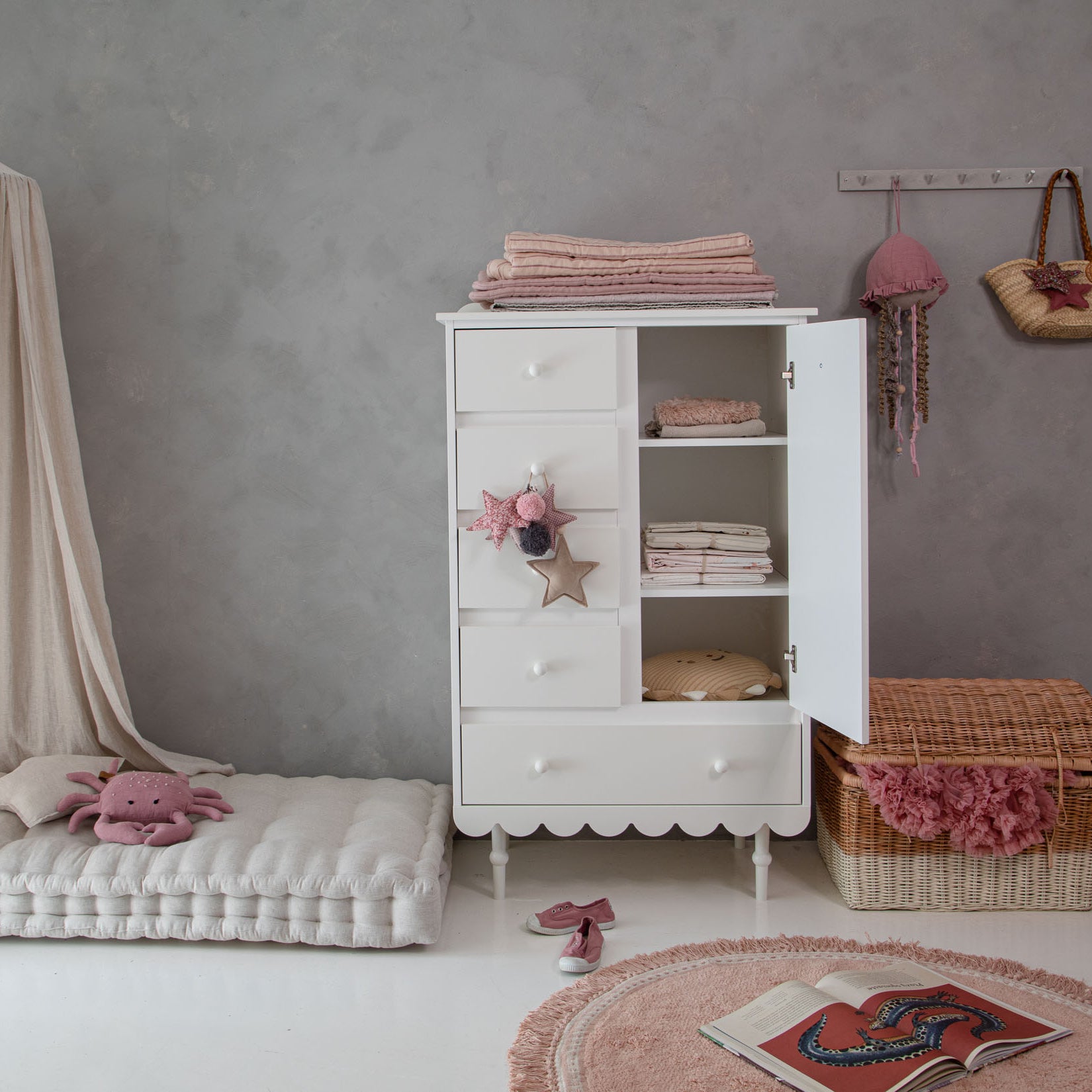 Wood Luck Hoge Ladekast Babushka - Wit image 2