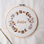 Borduurring met naam - bloemenkrans image 0