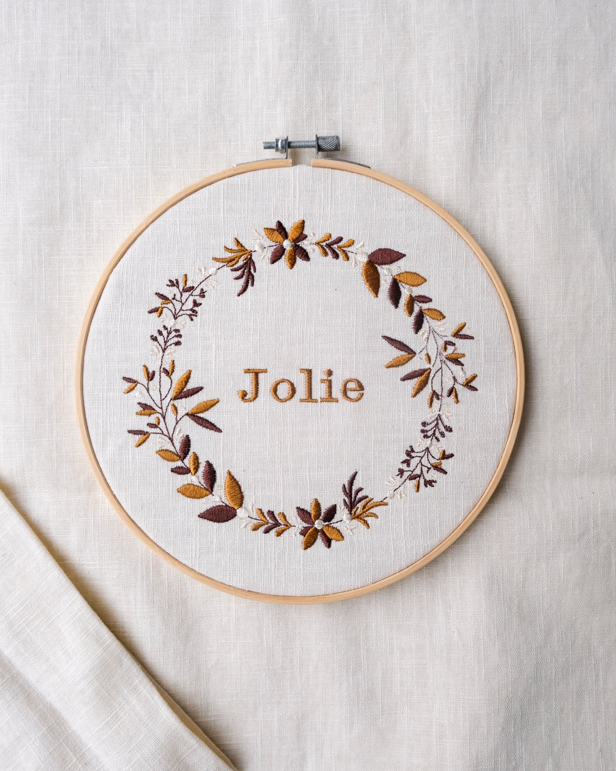 Borduurring met naam - bloemenkrans image 0