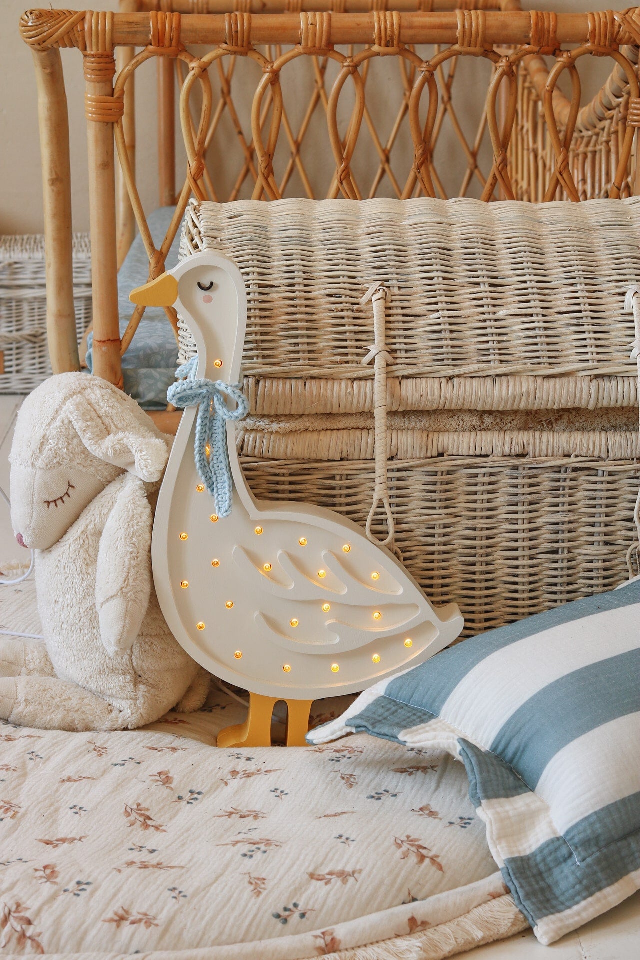 Little Lights Lamp Gans - Wit met Cottage Blue Strik image 5