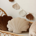 Fluwelen schelpkussen - cream pearl image 0