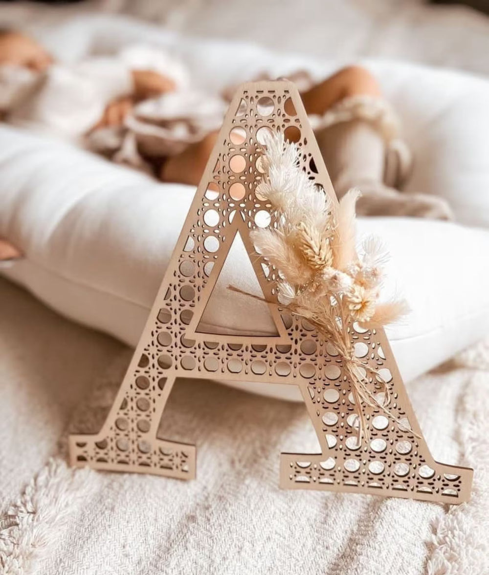 Houten Letter met Droogbloemen image 0