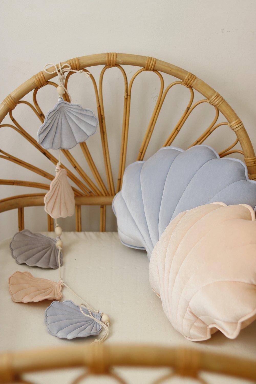 Fluwelen slinger met schelpen - blue pearl image 5