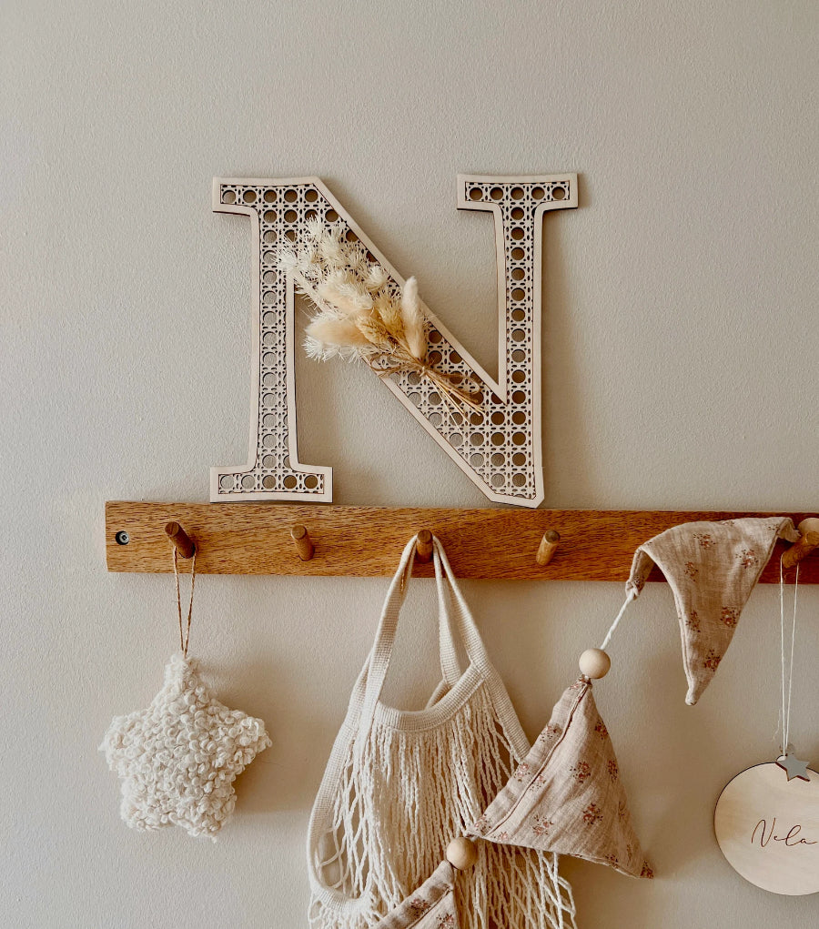 Houten Letter met Droogbloemen image 1