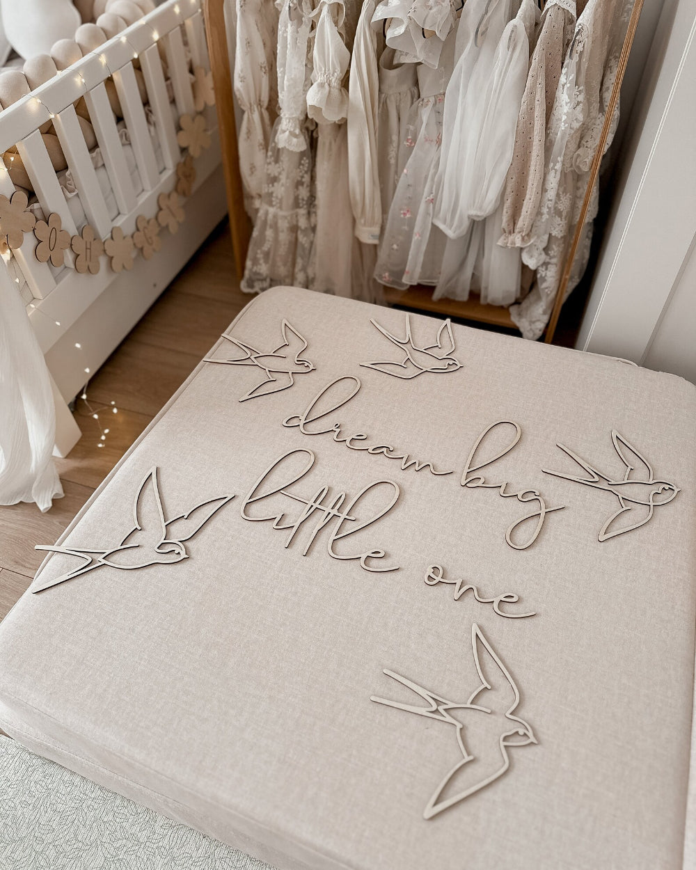 Houten Zwaluwen Muurdecoratie "Dream Big Little One" image 2