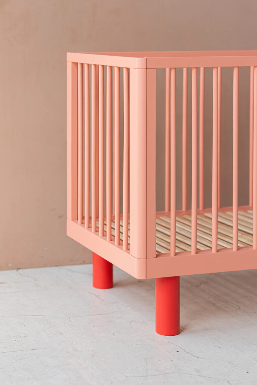 KARL & FRIC Ledikant Nox - Roze met rode poten - 60x120cm image 5