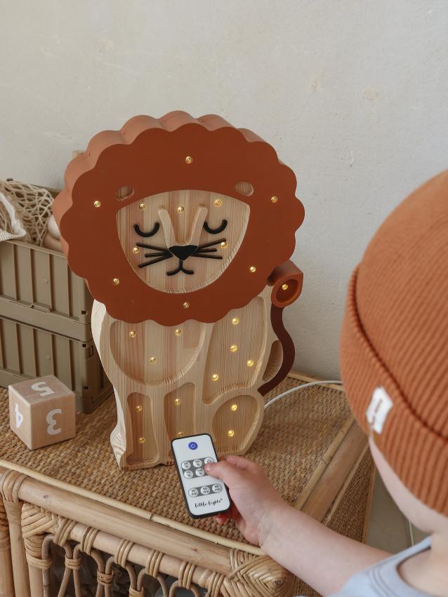 Little Lights Lamp Leeuw  - Serengeti Wood image 1