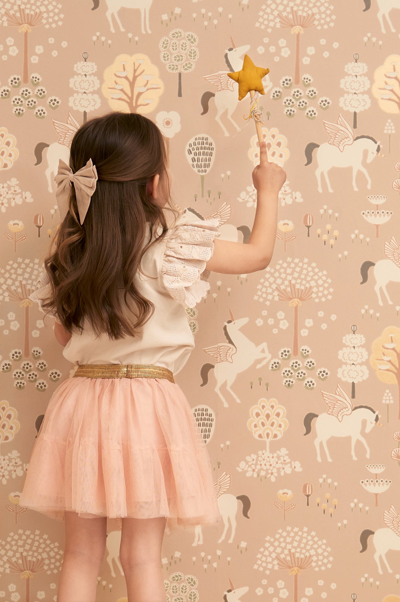 Majvillan Behang - True Unicorns - Old Pink image 3