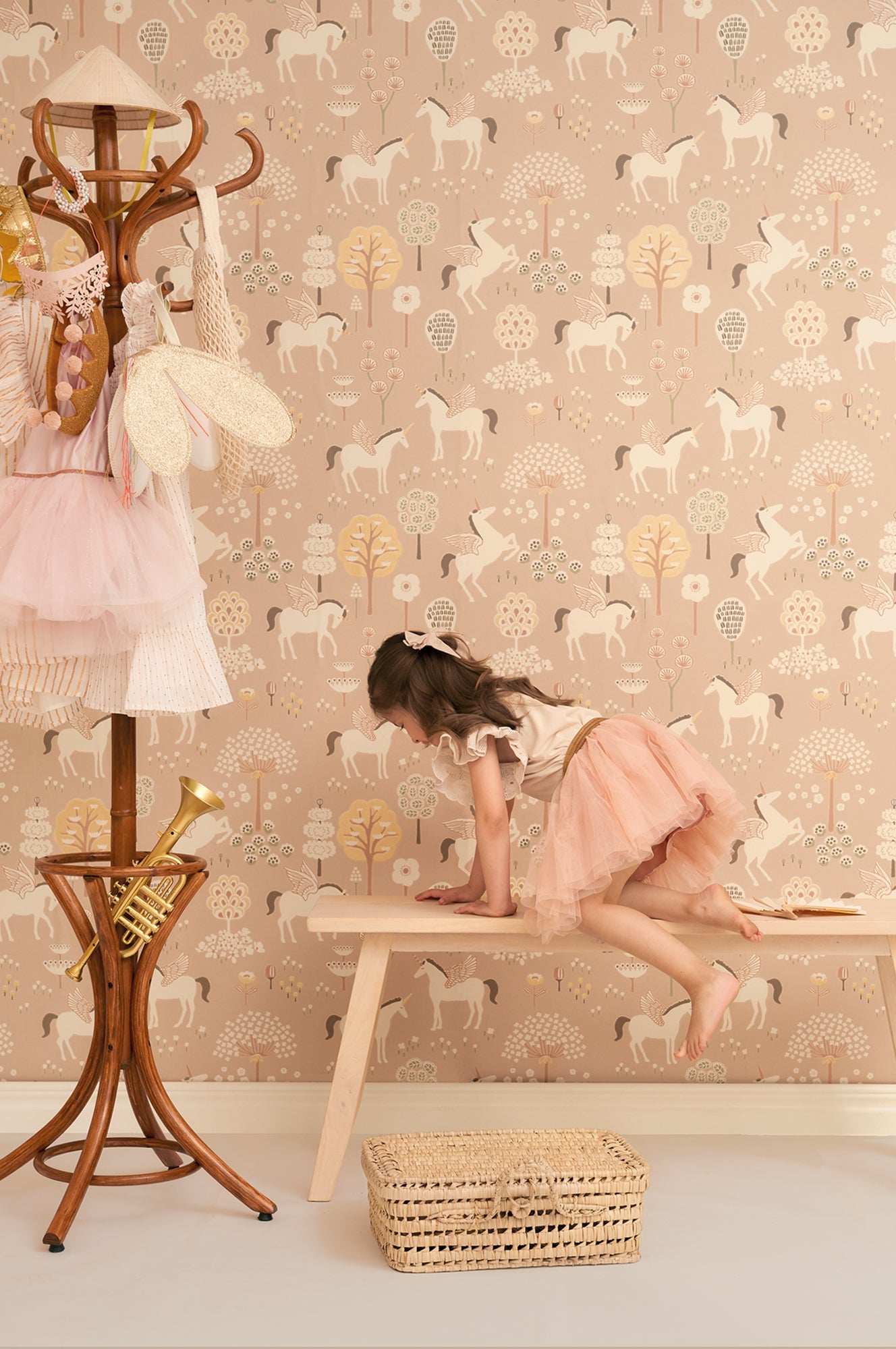 Majvillan Behang - True Unicorns - Old Pink image 2