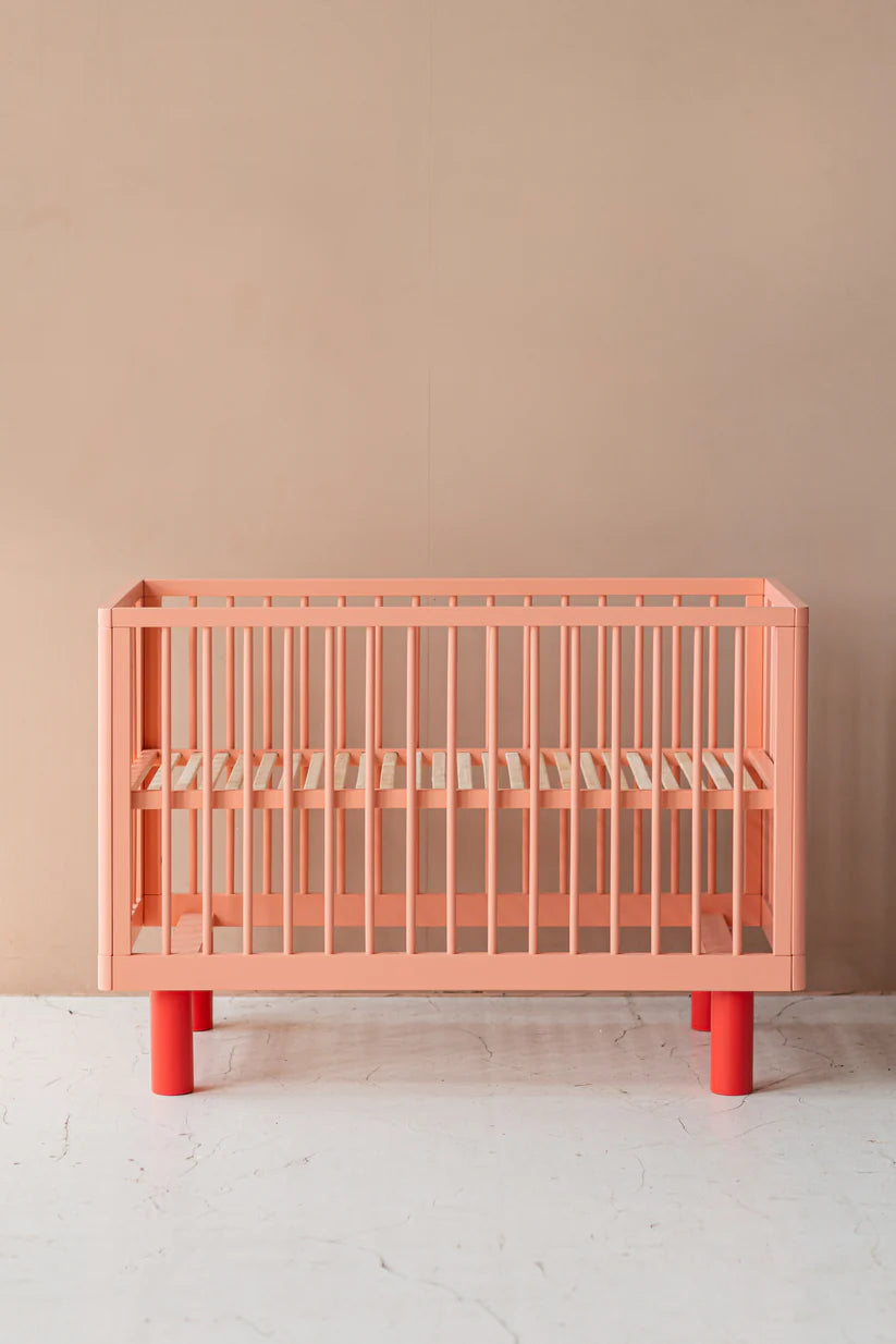 KARL & FRIC Ledikant Nox - Roze met rode poten - 60x120cm image 1