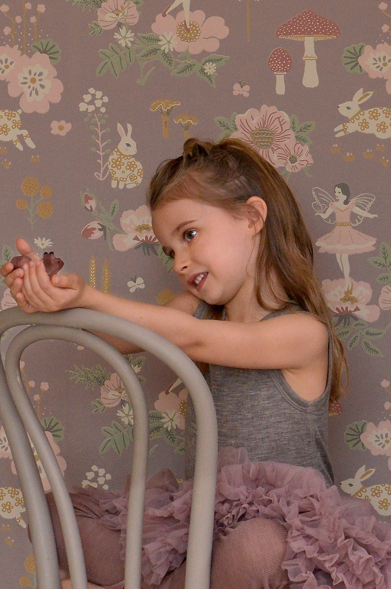 Majvillan Behang - Old Garden - Plum image 5