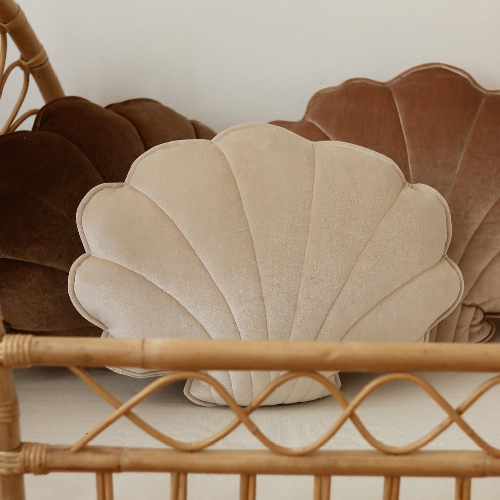 Fluwelen schelpkussen - cream pearl image 1