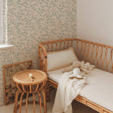 Dekornik Behang - Dreamy Lilies Bush - Bloemen Beige