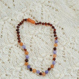 Barnsteen ketting baby/peuter - cognac, aventurine, paarse jade