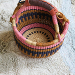 Ronde gevlochten mand - Olifantsgras - donkerblauw, roze, bruin image 4