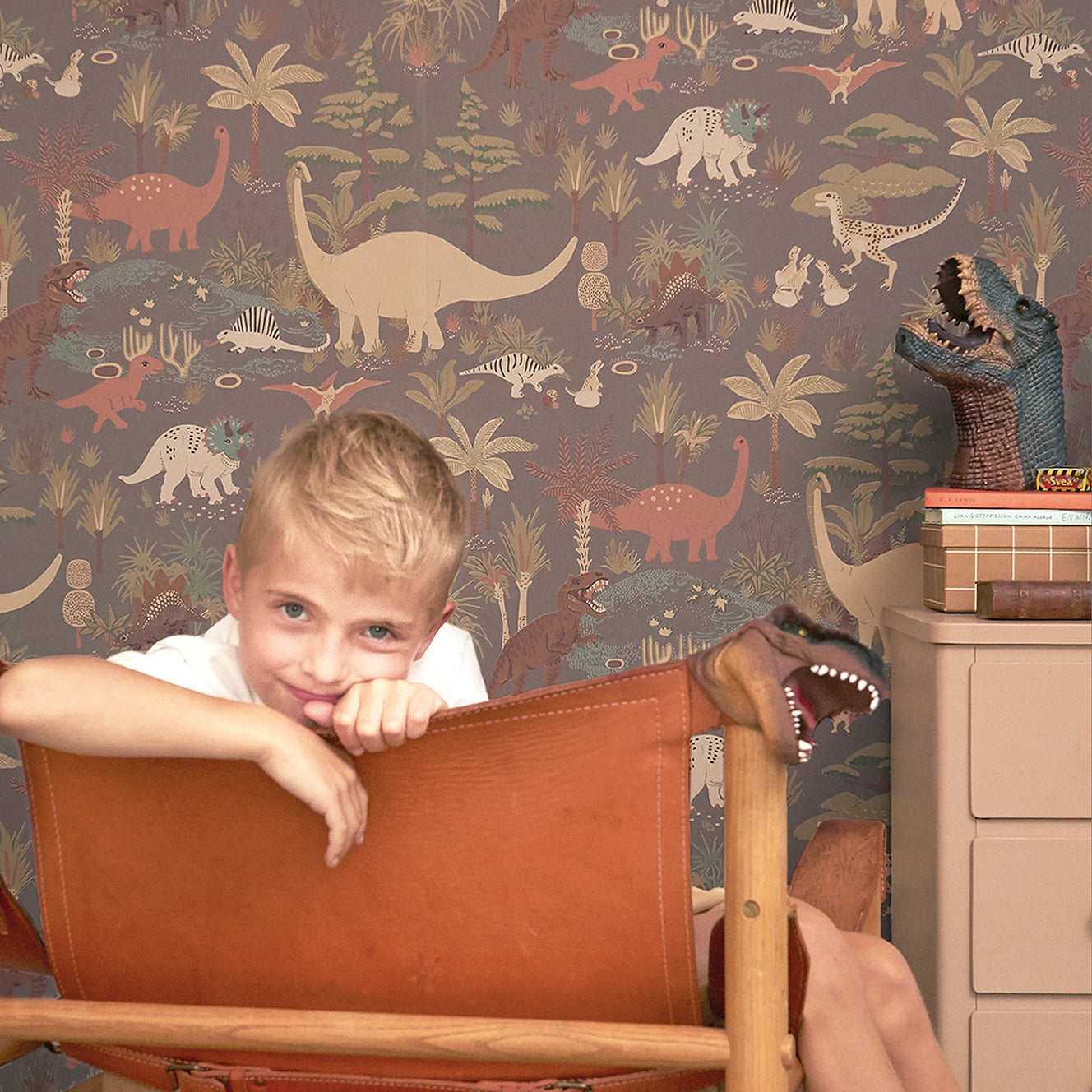 Majvillan Behang - Dinosaur Vibes - Evening Grey image 0