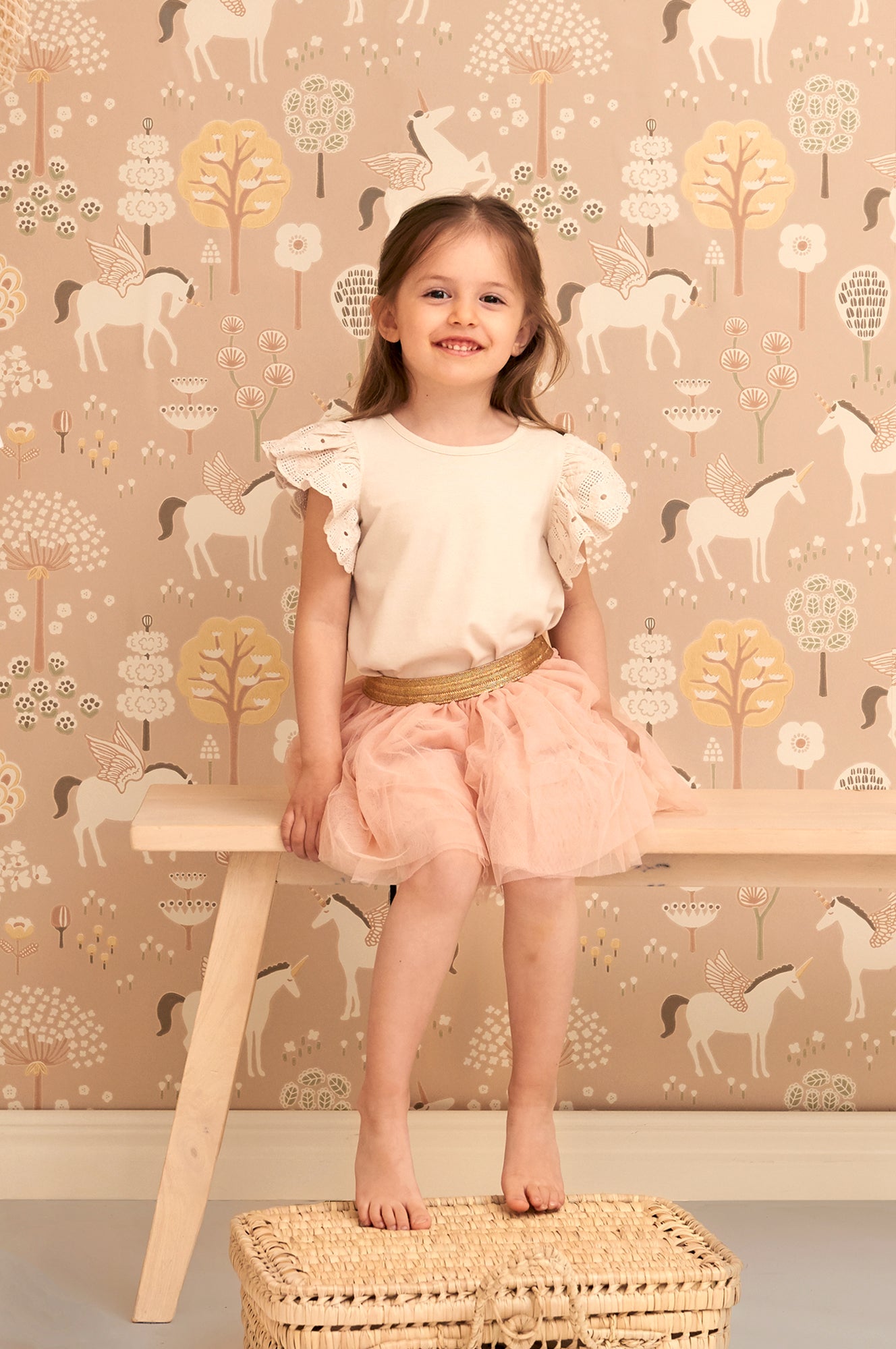 Majvillan Behang - True Unicorns - Old Pink image 4