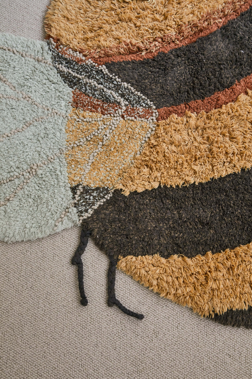 Lorena Canals Wasbaar Vloerkleed - Planet Bee - Bij image 4