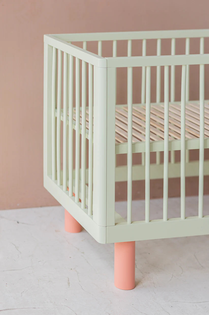 KARL & FRIC Ledikant Nox - Pistache met roze poten - 60x120cm image 3