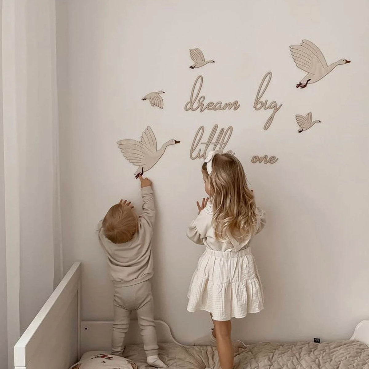 Houten Ganzen Muurdecoratie "Dream Big Little One" image 1