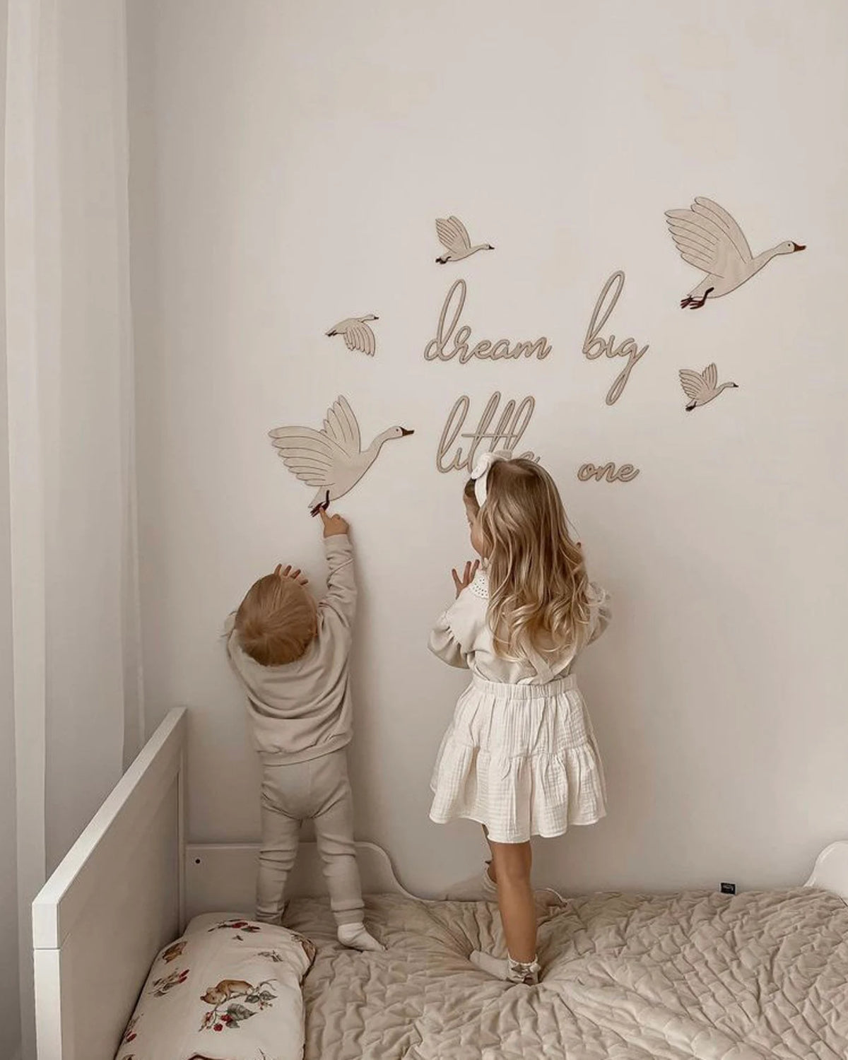 Houten Ganzen Muurdecoratie "Dream Big Little One" image 1
