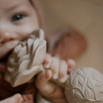 Natruba Rammelaar/Bijtspeelgoed Roos - Natuurrubber image 2