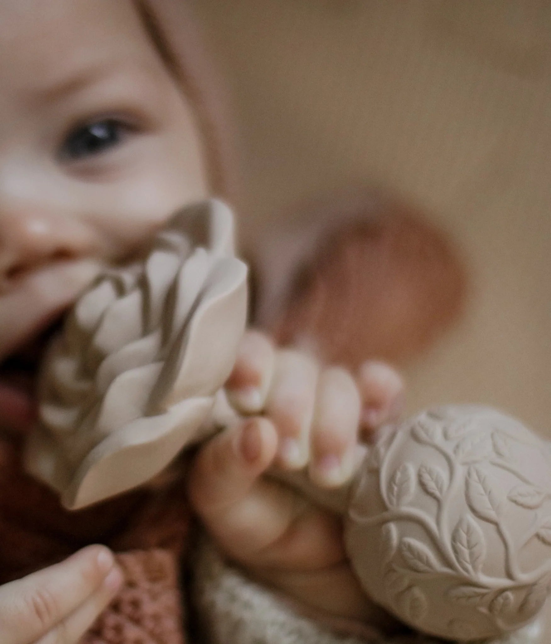 Natruba Rammelaar/Bijtspeelgoed Roos - Natuurrubber image 2