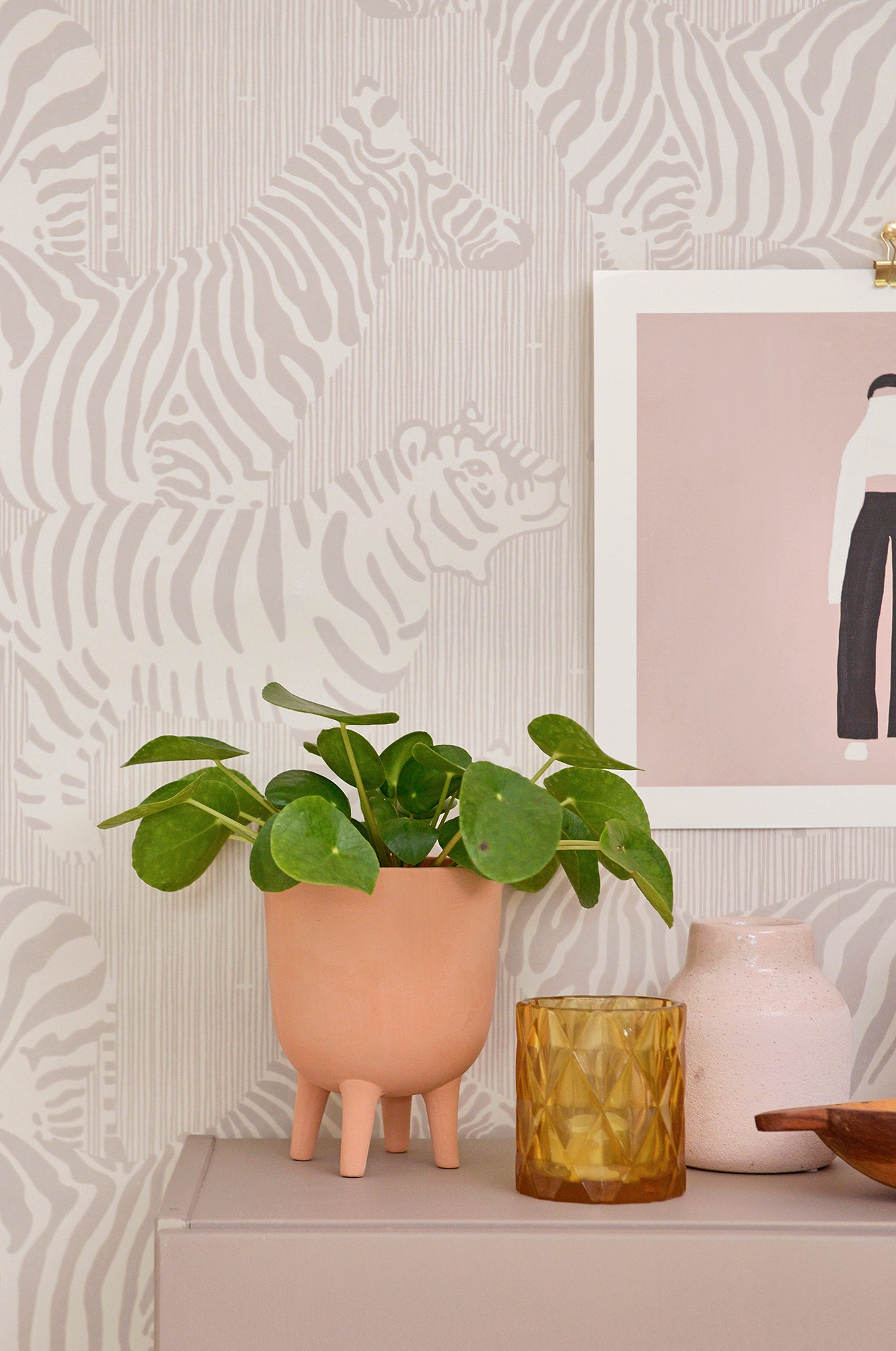 Majvillan Behang - Safari Stripes - Warm Grey image 4