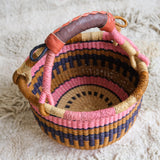 Ronde gevlochten mand - Olifantsgras - donkerblauw, roze, bruin image 3