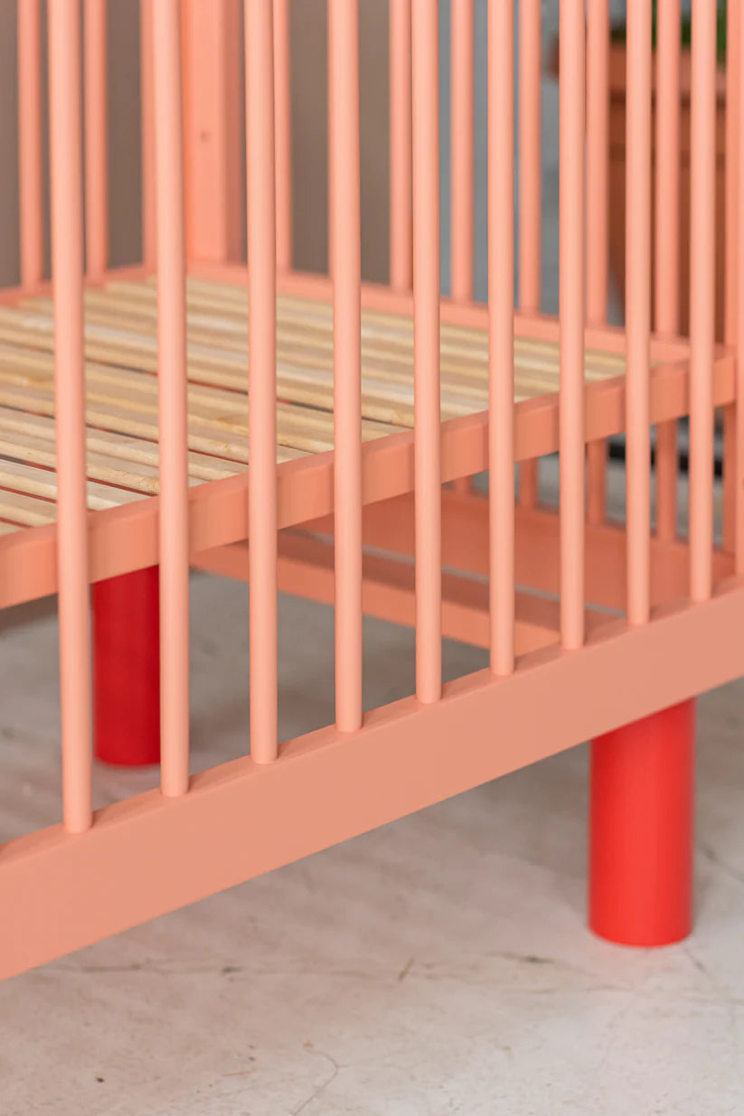 KARL & FRIC Ledikant Nox - Roze met rode poten - 60x120cm image 3