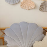 Fluwelen schelpkussen - blue pearl image 1