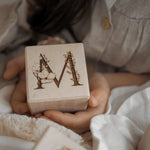 Gepersonaliseerde blokken met bloemenletters image 1