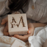 Gepersonaliseerde blokken met bloemenletters image 1