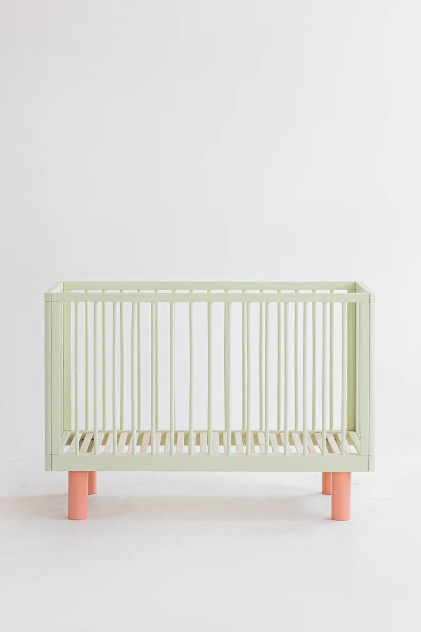 KARL & FRIC Ledikant Nox - Pistache met roze poten - 60x120cm image 0