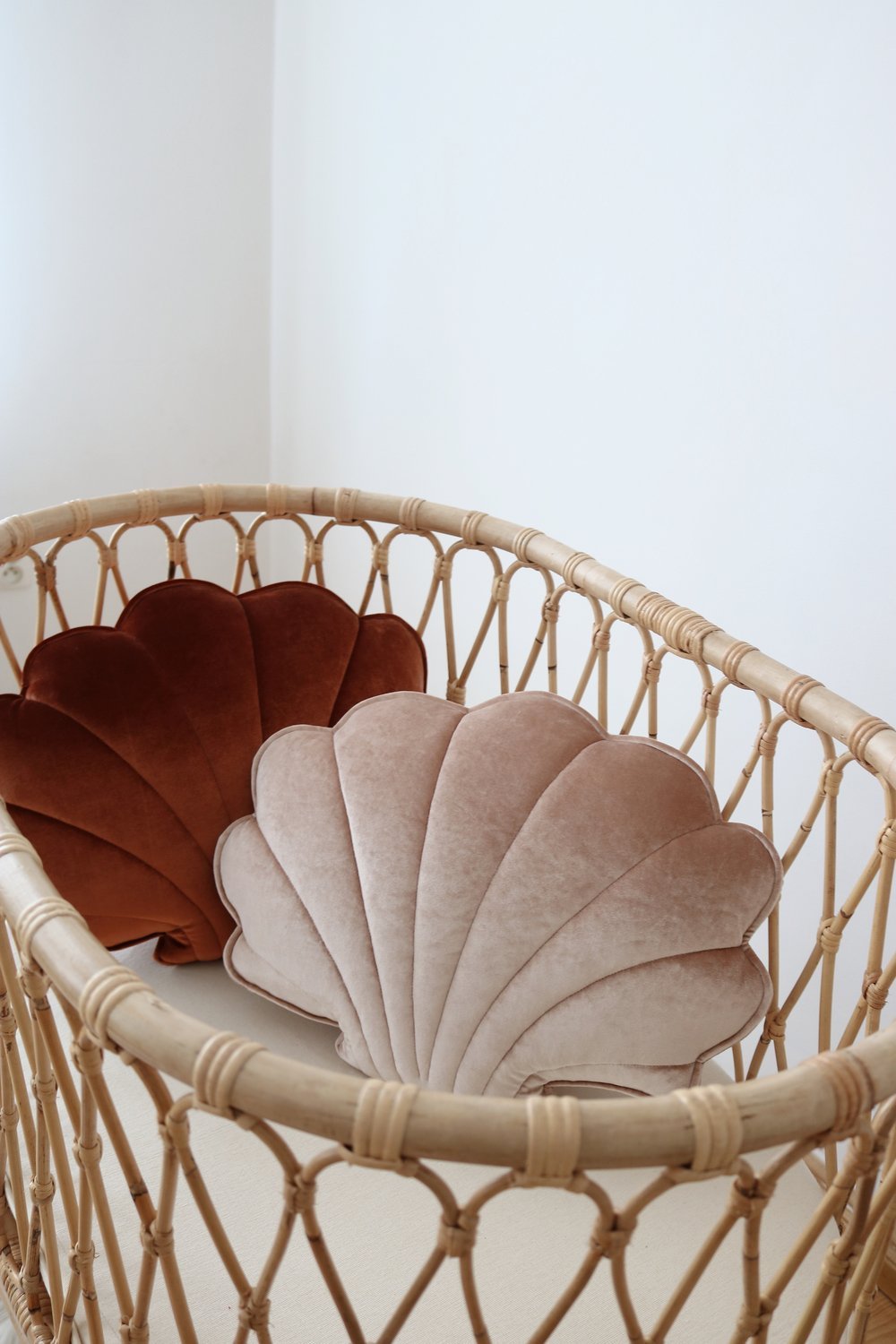 Fluwelen schelpkussen - beige pearl image 7